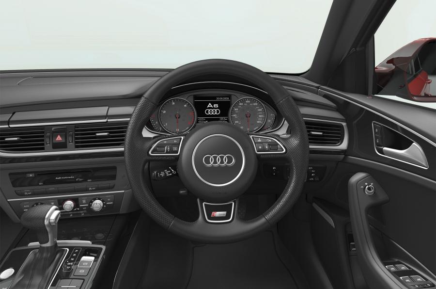 Торпедо Audi A6 Black Edition (4G, C7) 2012 года  (фото 3 из 6)